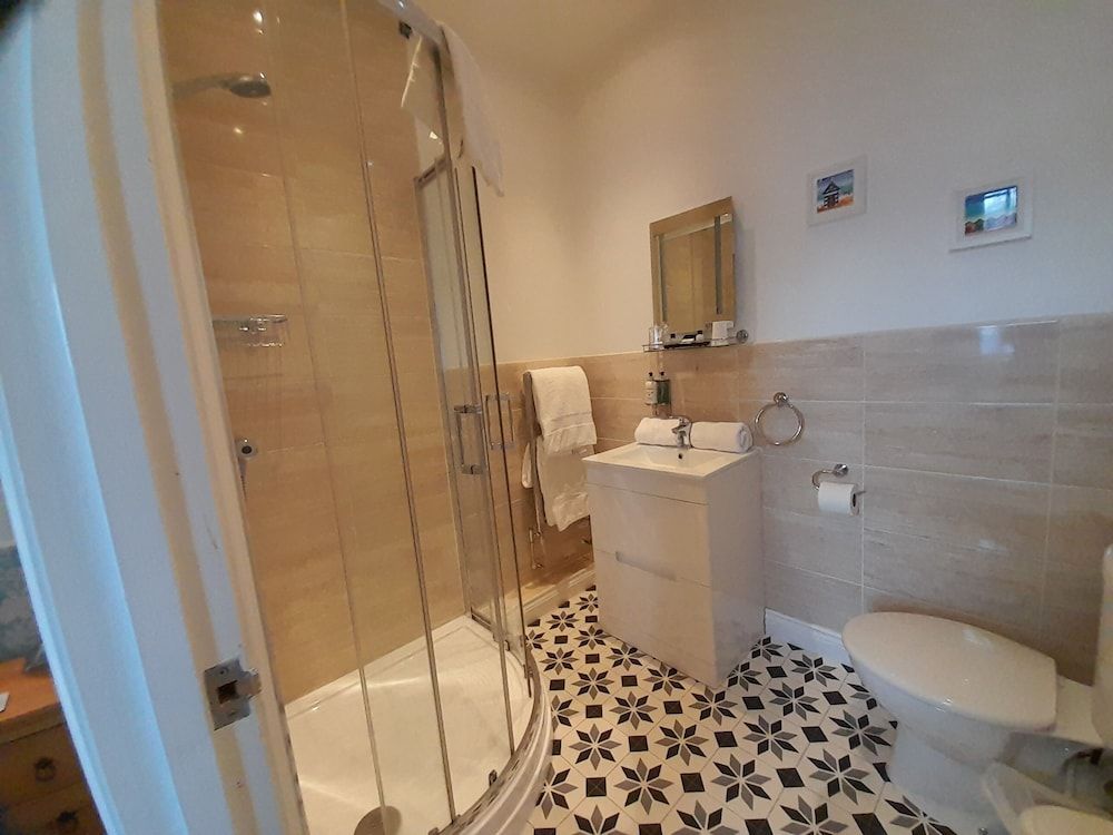 The Briarfields Suite (Room 2) 4