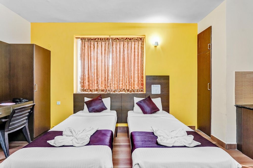 Season 4 Residences -Thiruvanmiyur  Deluxe Double Room 4