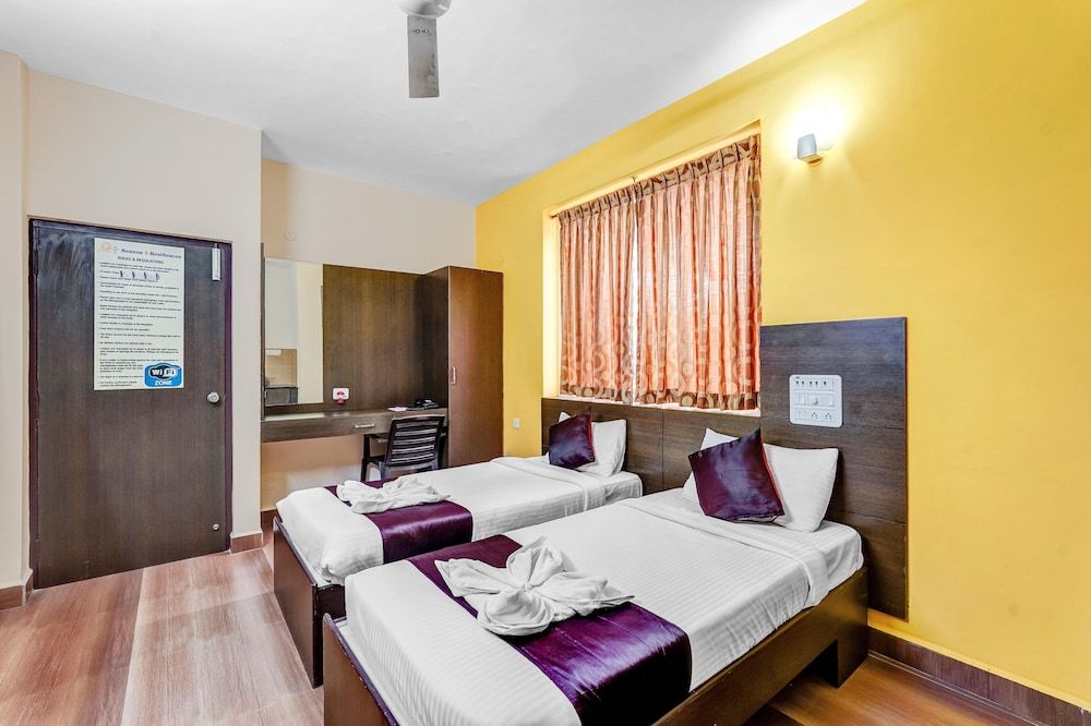 Season 4 Residences -Thiruvanmiyur  Deluxe Double Room 5