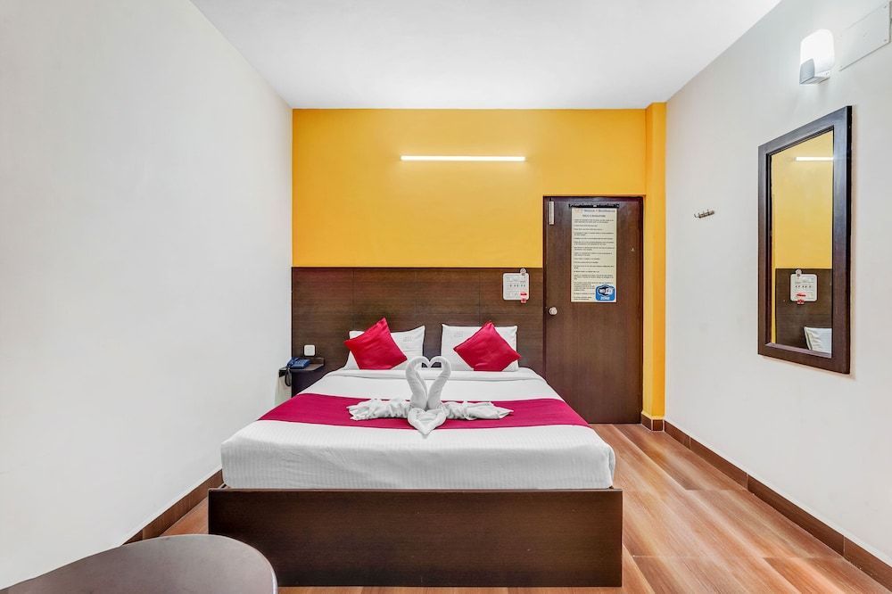 Season 4 Residences -Thiruvanmiyur  Deluxe Double Room 13