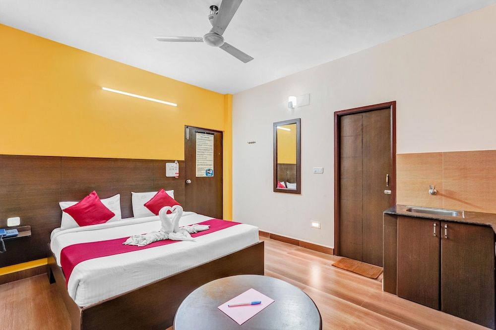 Season 4 Residences -Thiruvanmiyur  Deluxe Double Room 12