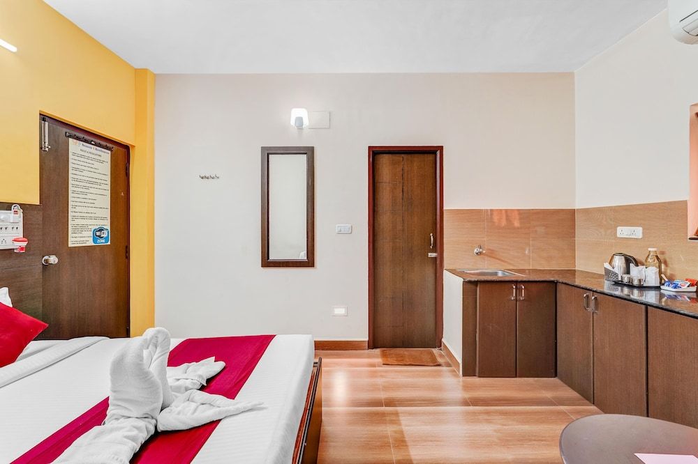 Season 4 Residences -Thiruvanmiyur  Deluxe Double Room 10