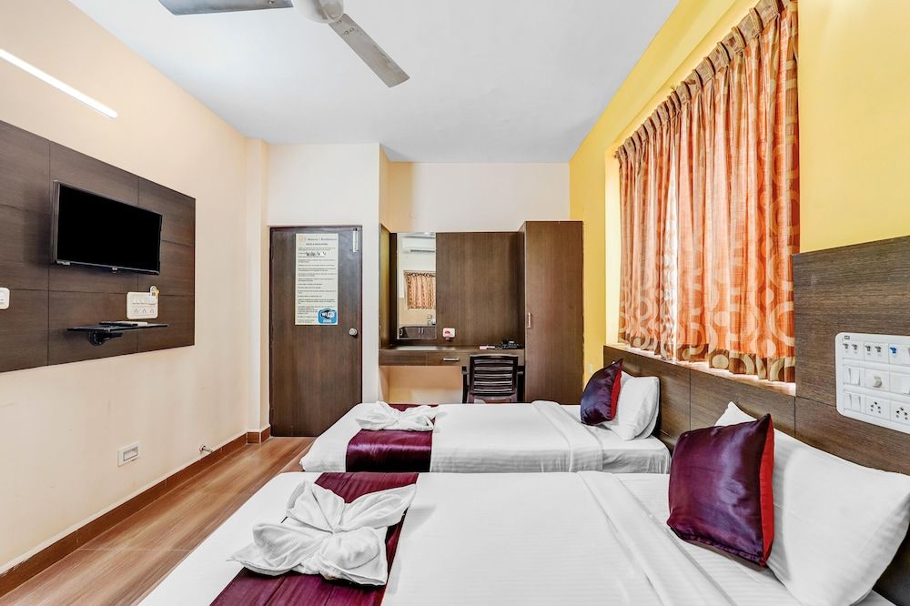 Season 4 Residences -Thiruvanmiyur  Deluxe Double Room 6