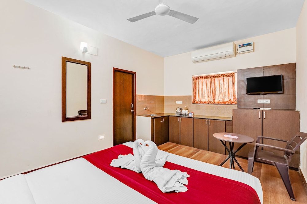 Season 4 Residences -Thiruvanmiyur  Deluxe Double Room 7