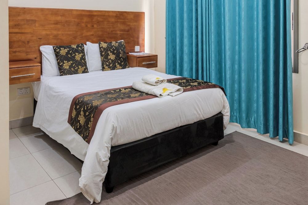 undefined The Crest Lodge 4