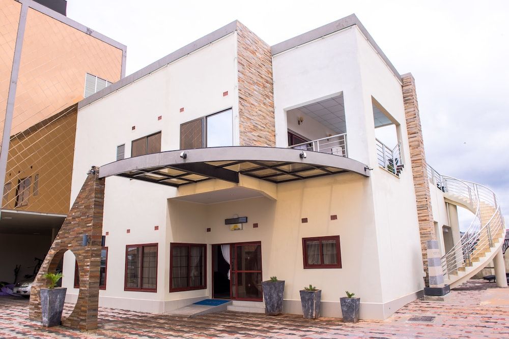 undefined The Crest Lodge 8