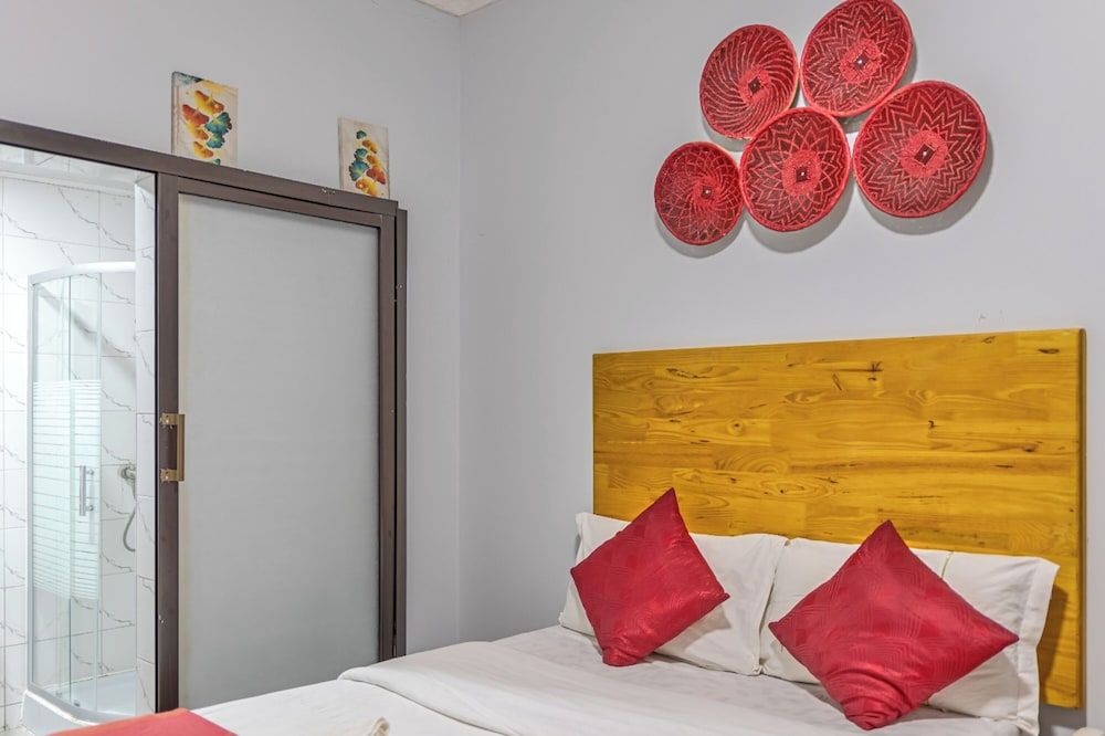 undefined The Crest Lodge 5