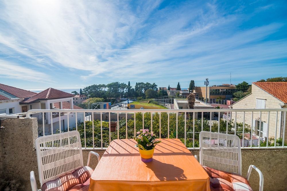 Apartment Zana Studio (Studio Apartment with Balcony) 4