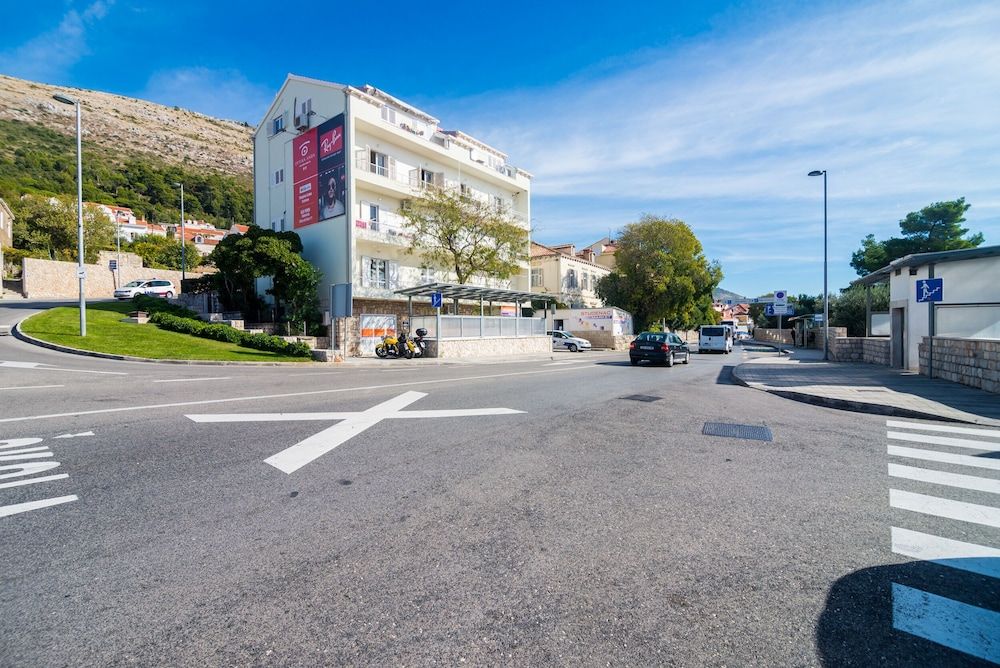 undefined Apartment Zana 4