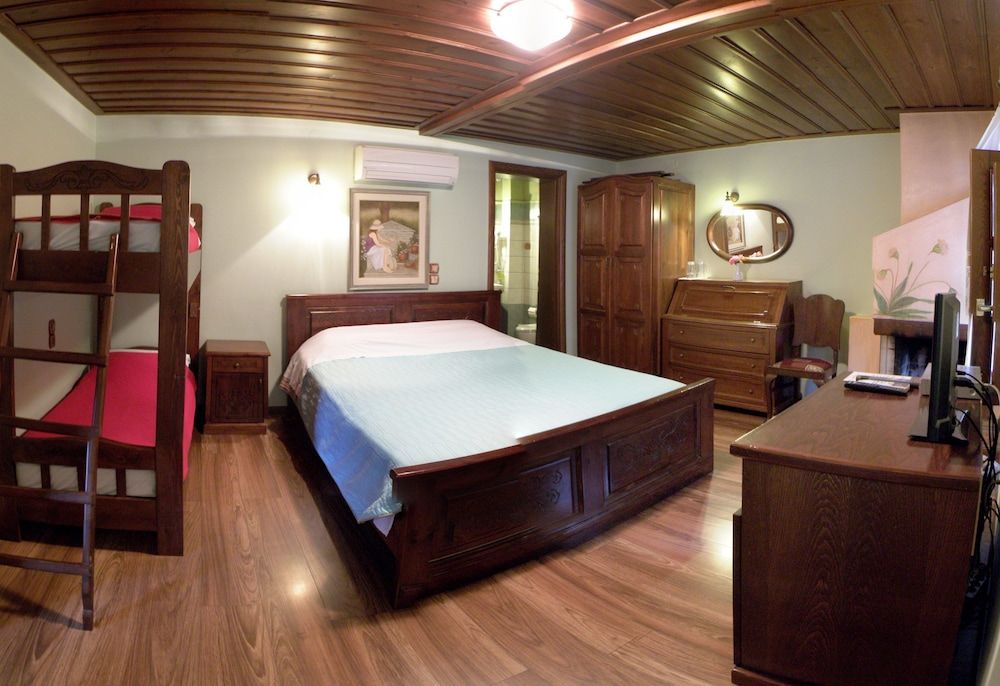 Guesthouse Sotiriou Quadruple Room 2