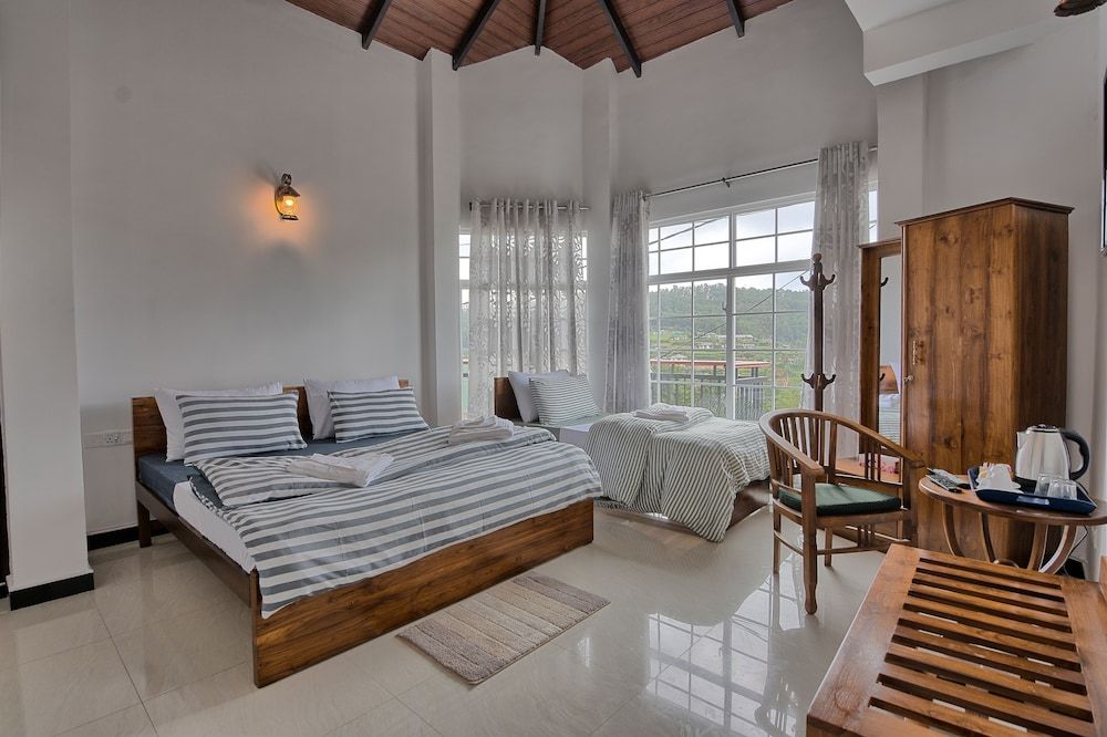 Deluxe Triple Room, Multiple Beds, Non Smoking, Mountain View