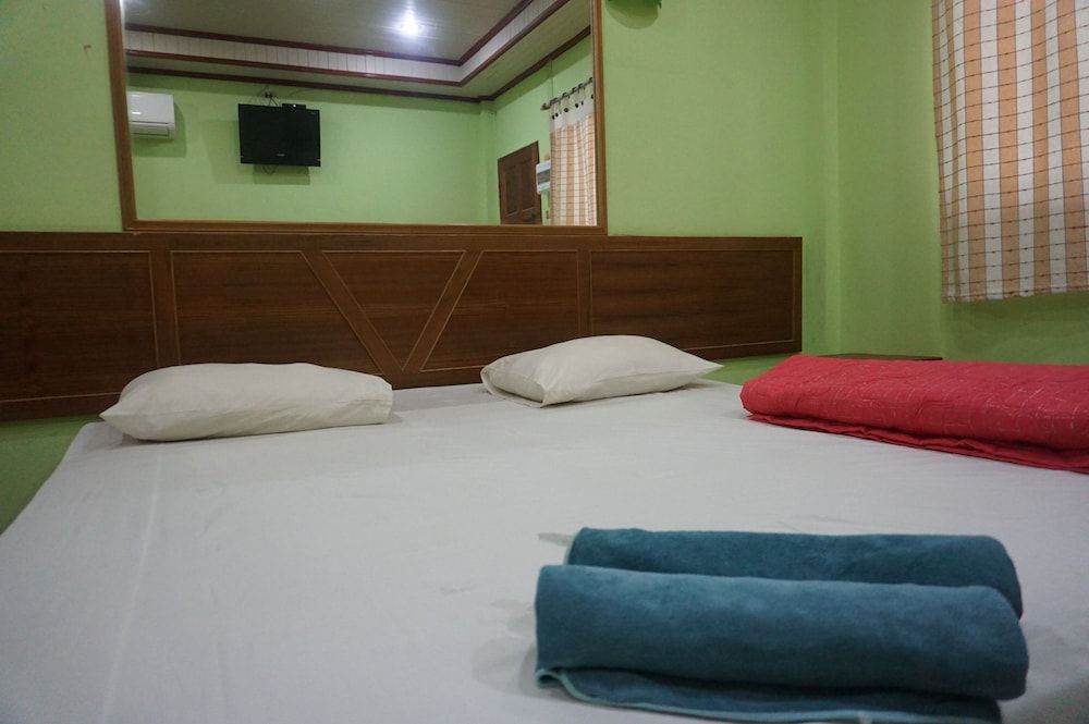 Thumneab Guesthouse Standard Double Room, 1 Double Bed, Non Smoking 4