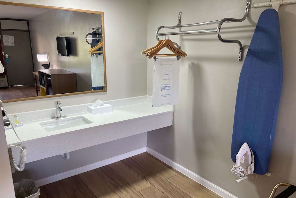 Studio Suite, 1 King Bed, Non Smoking, Refrigerator