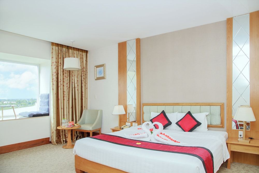 Sai Gon Dong Ha Hotel Deluxe Room, River View 5