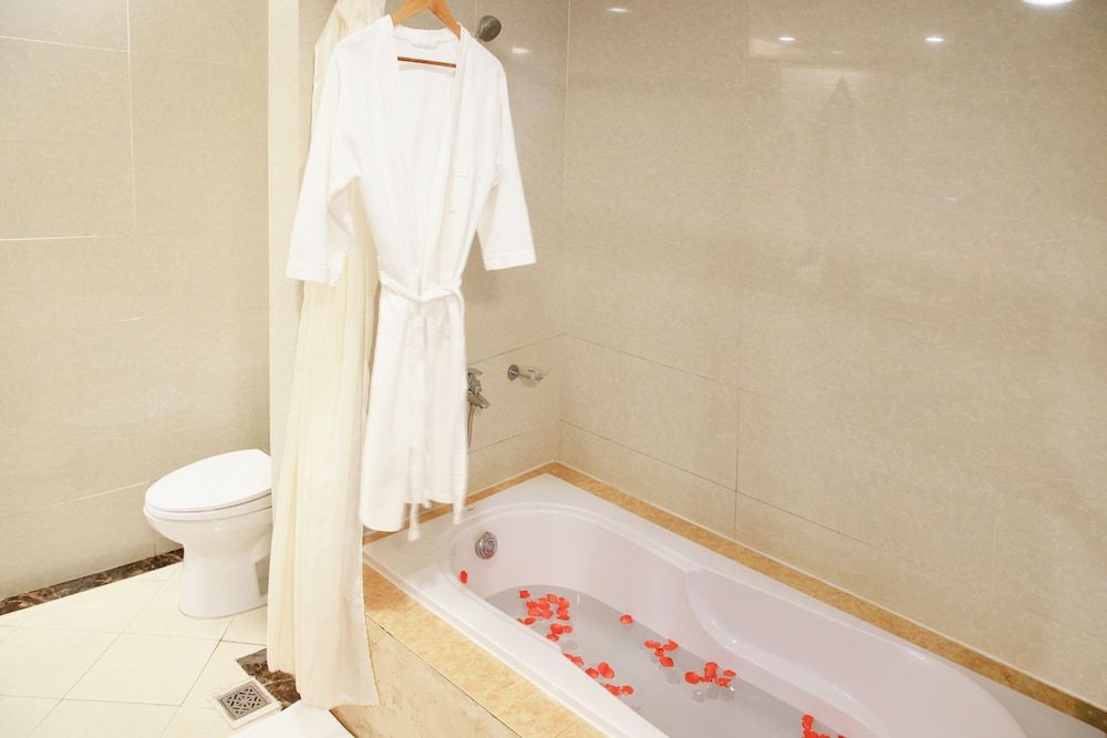 Sai Gon Dong Ha Hotel Deluxe Room, River View 8