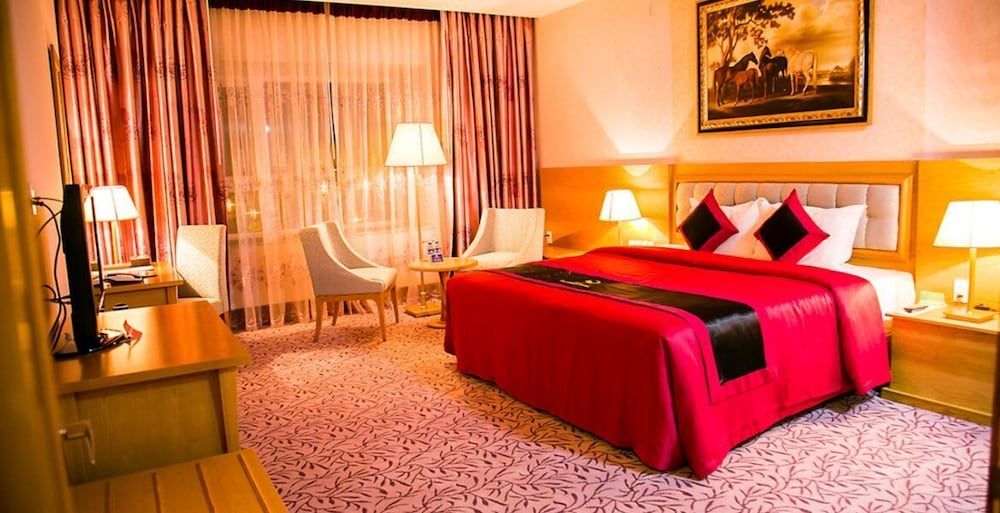 Sai Gon Dong Ha Hotel Junior Suite, 1 King Bed 2