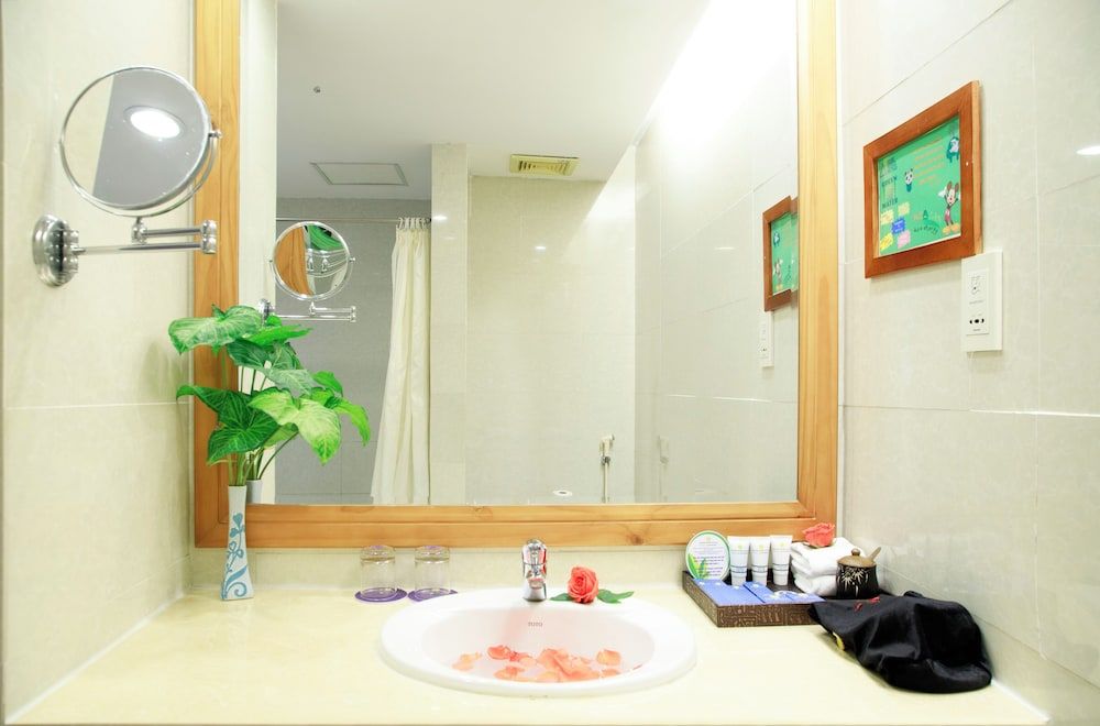 Sai Gon Dong Ha Hotel Deluxe Room, River View 7