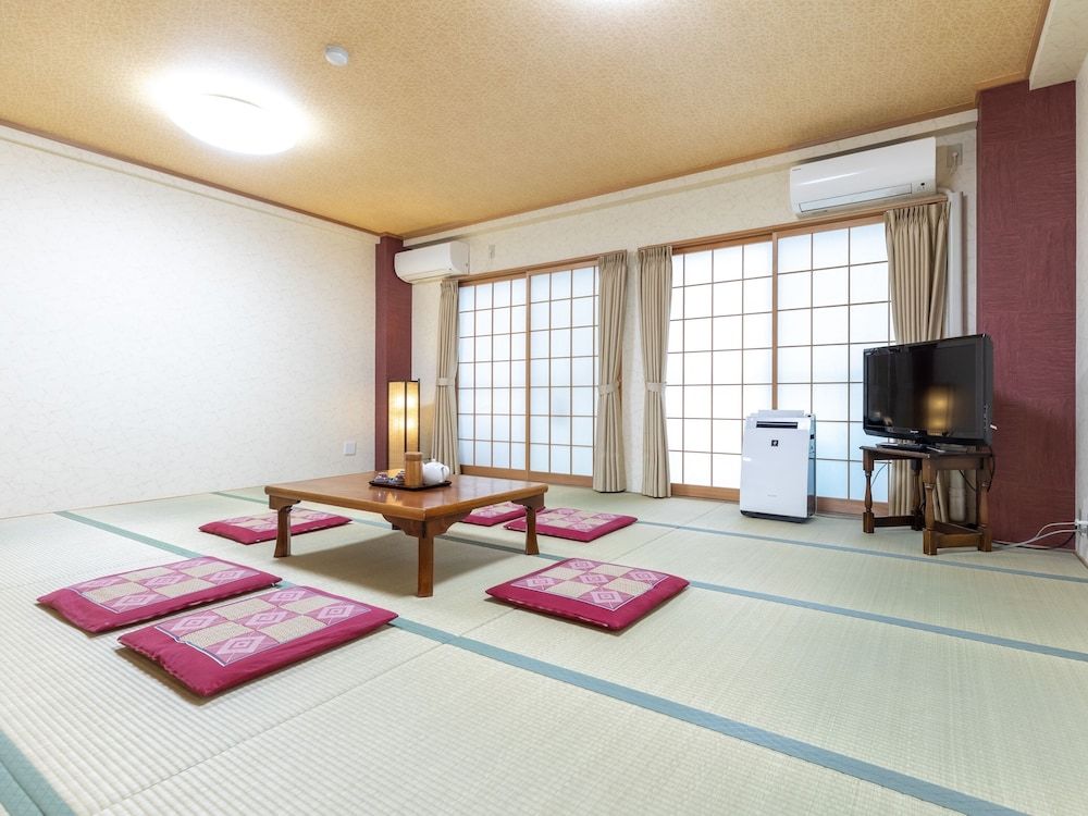 Japanese Room with Shared Washroom - Triple (Smoking)