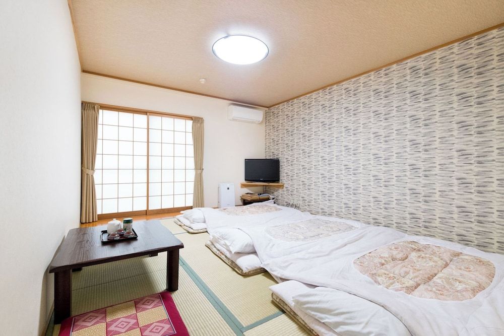 Japanese Room with Shared Washroom - Triple (Non-Smoking)