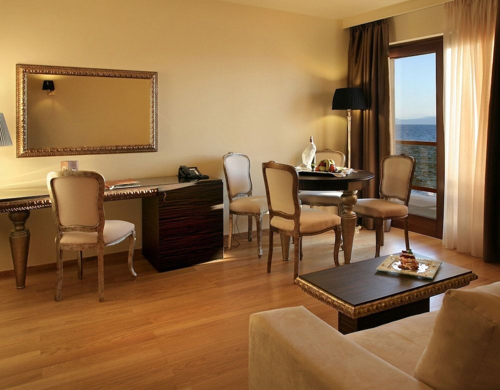 Valis Resort Deluxe Suite 7