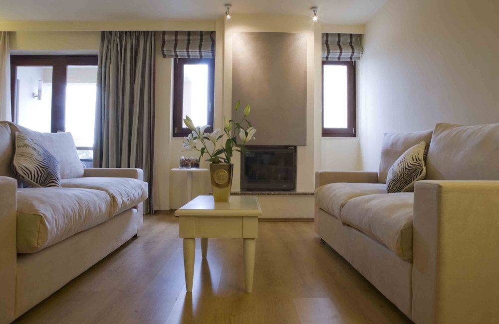 Valis Resort Deluxe Suite 2