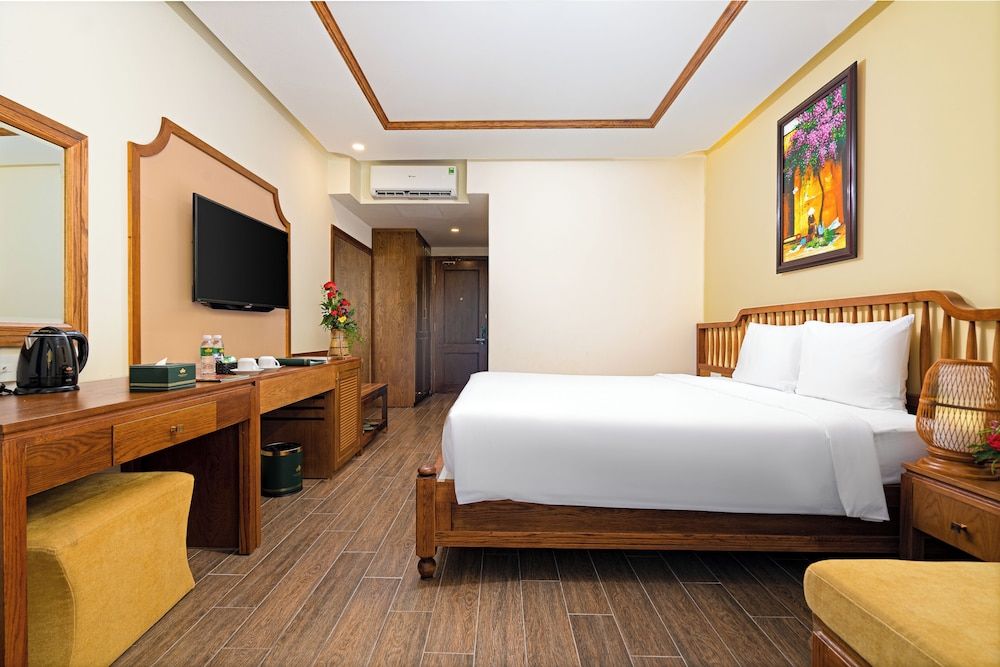 Premier Double Room Single Use, 1 King Bed, Mountain View
