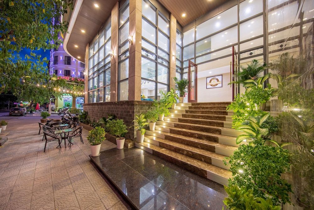 undefined Kiwi Hotel & Apartments