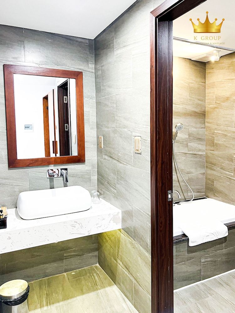 Deluxe Double City View with Bathtub