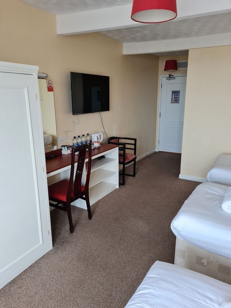 Fairhaven Hotel Deluxe Quadruple Room, Sea View