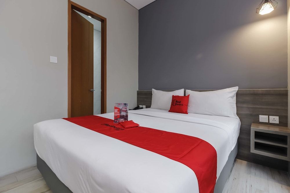 undefined RedDoorz Plus near Tebet 4