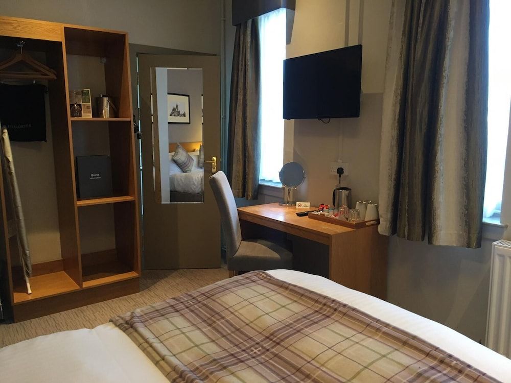 Abbey Inn Double Room, Ensuite 9