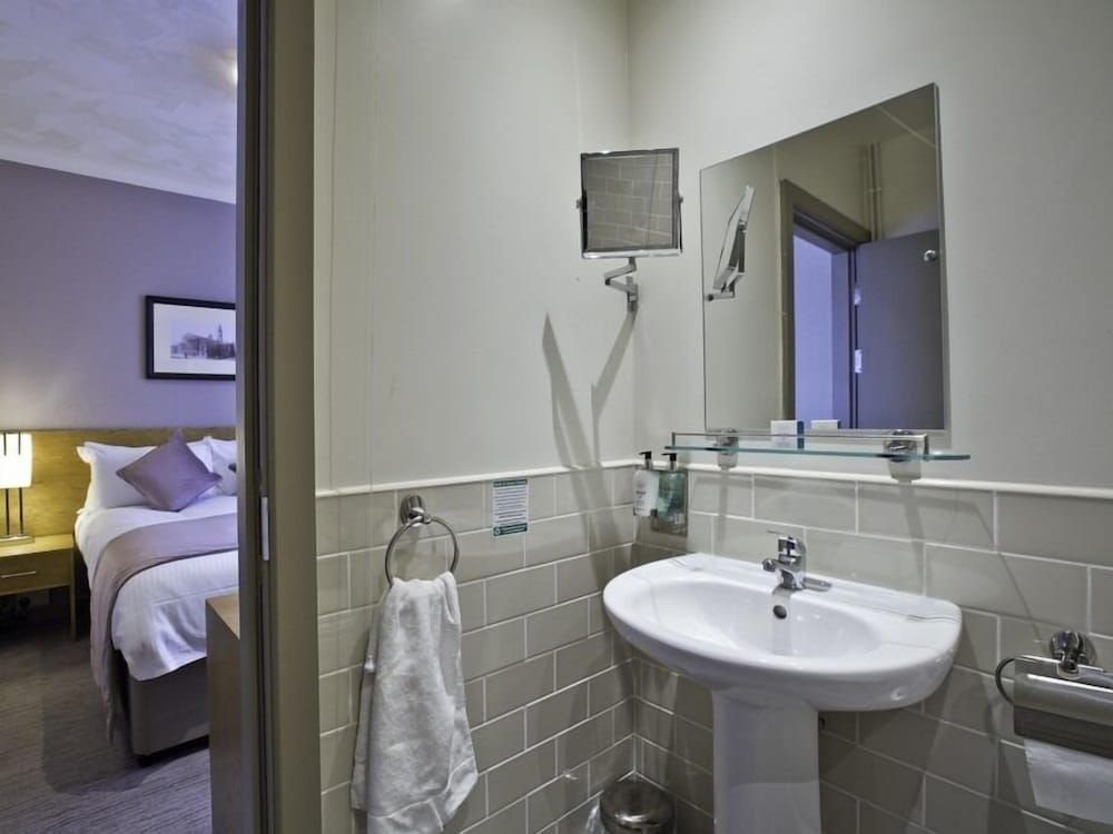 Abbey Inn Double Room, Ensuite 7