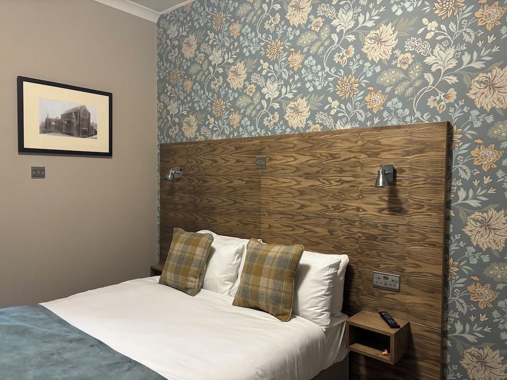 Abbey Inn Double Room, Ensuite 5