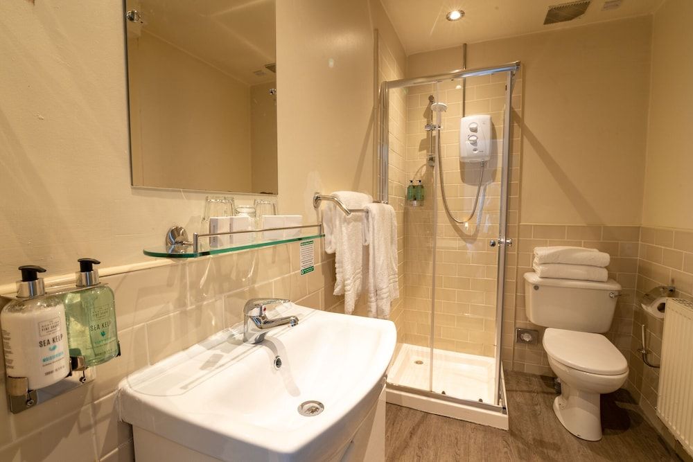 Abbey Inn Suite, Ensuite (with Triple option) 3