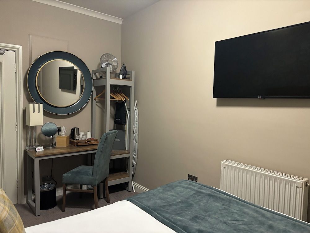 Abbey Inn Double Room, Ensuite 10