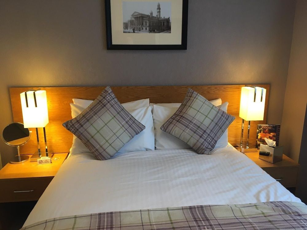 Abbey Inn Double Room, Ensuite 3