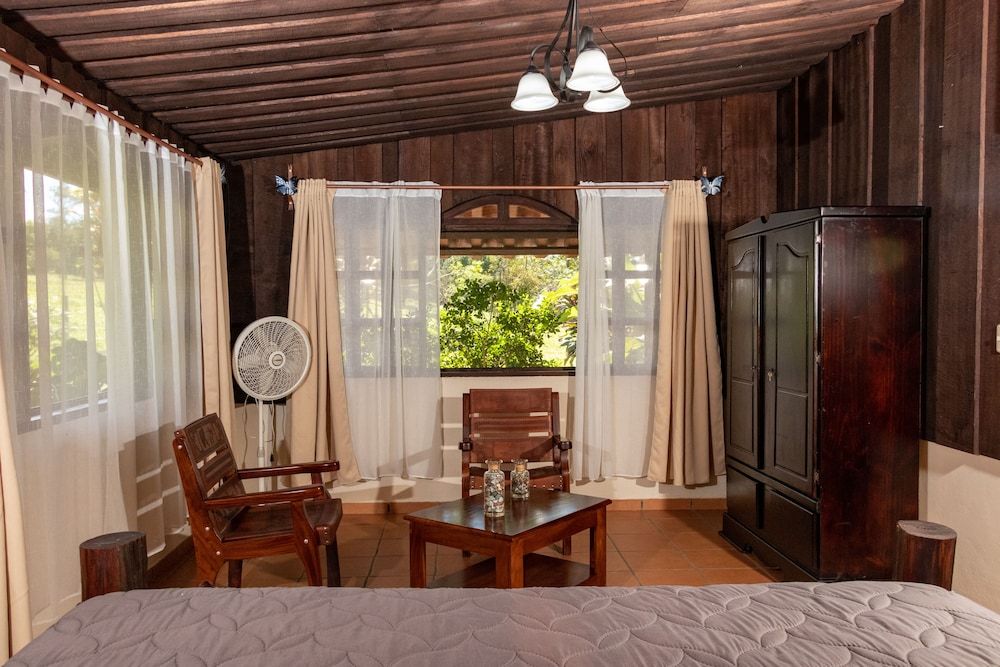 Malekus Mountain Lodge Deluxe Double Room, 1 King Bed 4