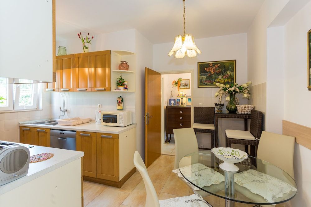 undefined Guesthouse S&L