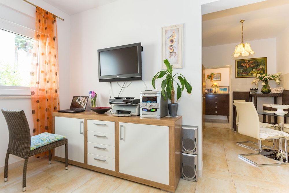 undefined Guesthouse S&L 9