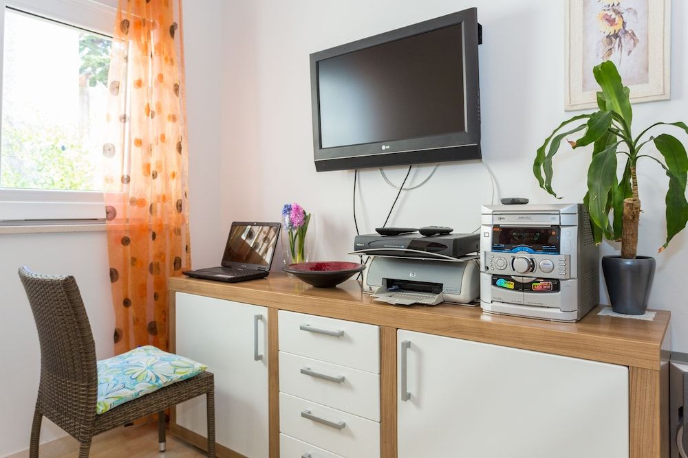 undefined Guesthouse S&L 8