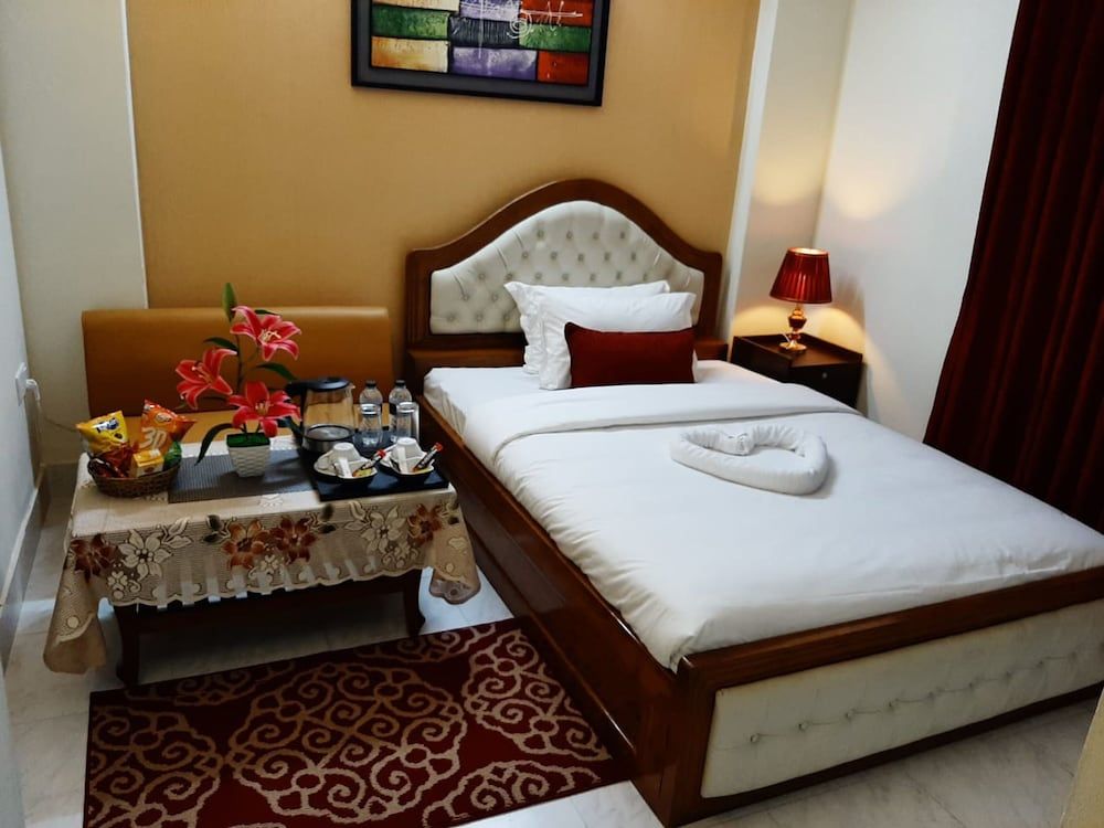 undefined Hotel Grand Circle Inn 3