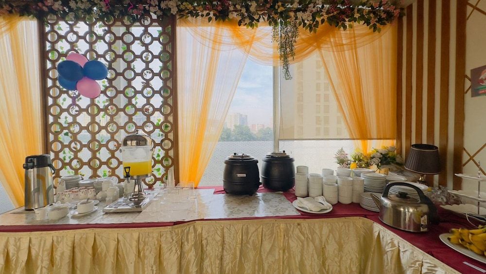 undefined Hotel Grand Circle Inn 8