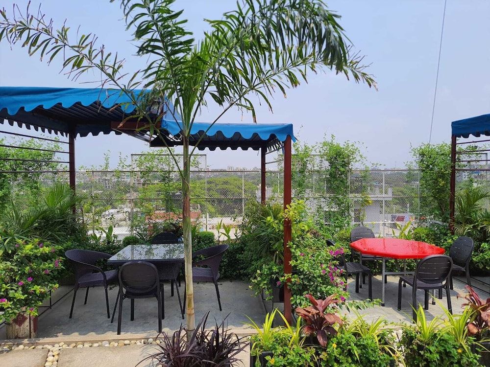 undefined Hotel Grand Circle Inn 4