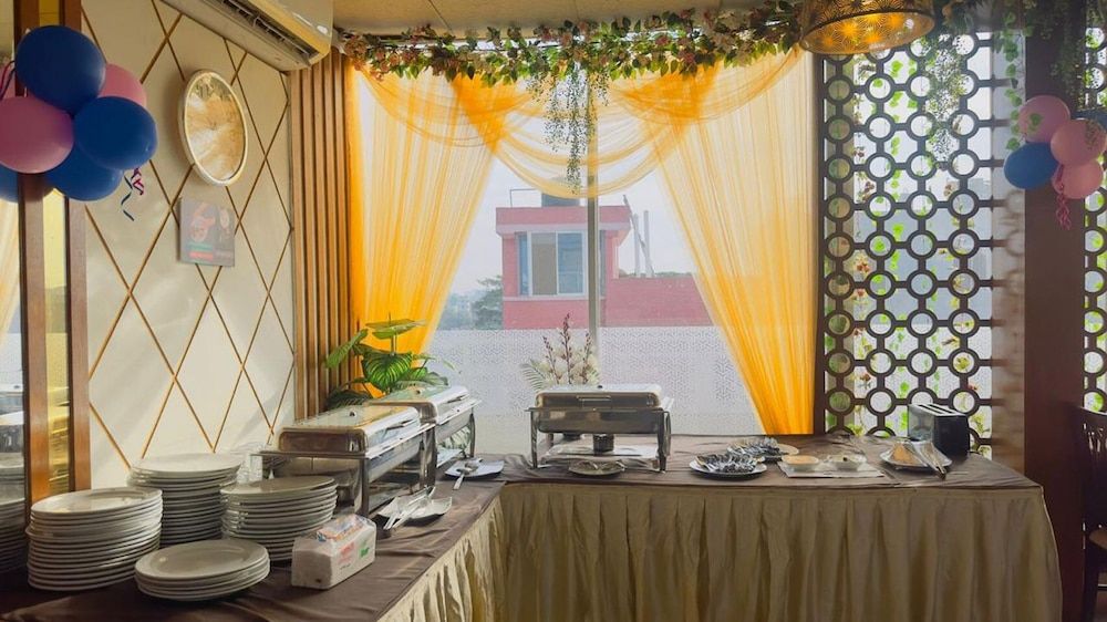 undefined Hotel Grand Circle Inn 7