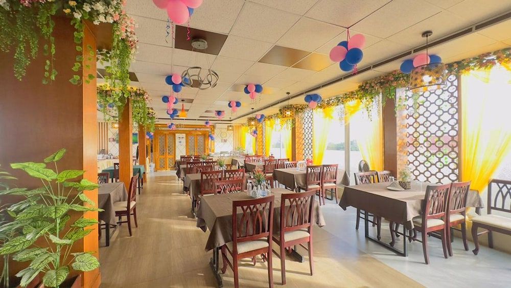 undefined Hotel Grand Circle Inn 5