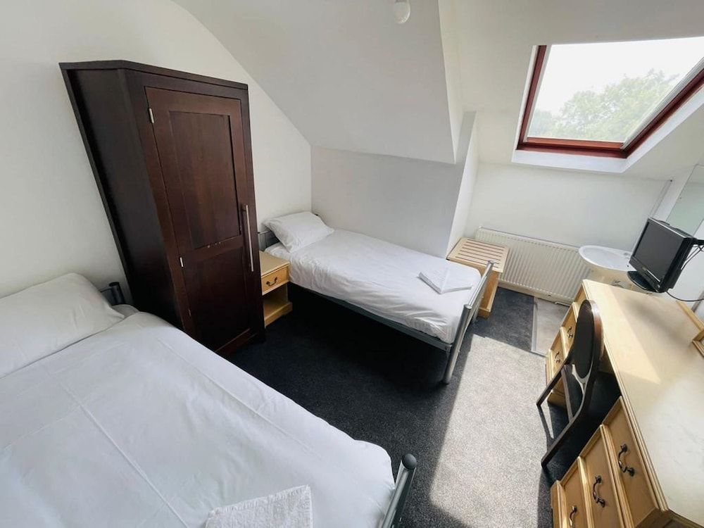 OYO National Hotel Standard Twin Room, 2 Twin Beds (Shared)