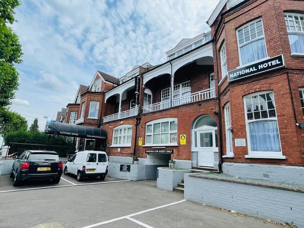 undefined OYO National Hotel 4