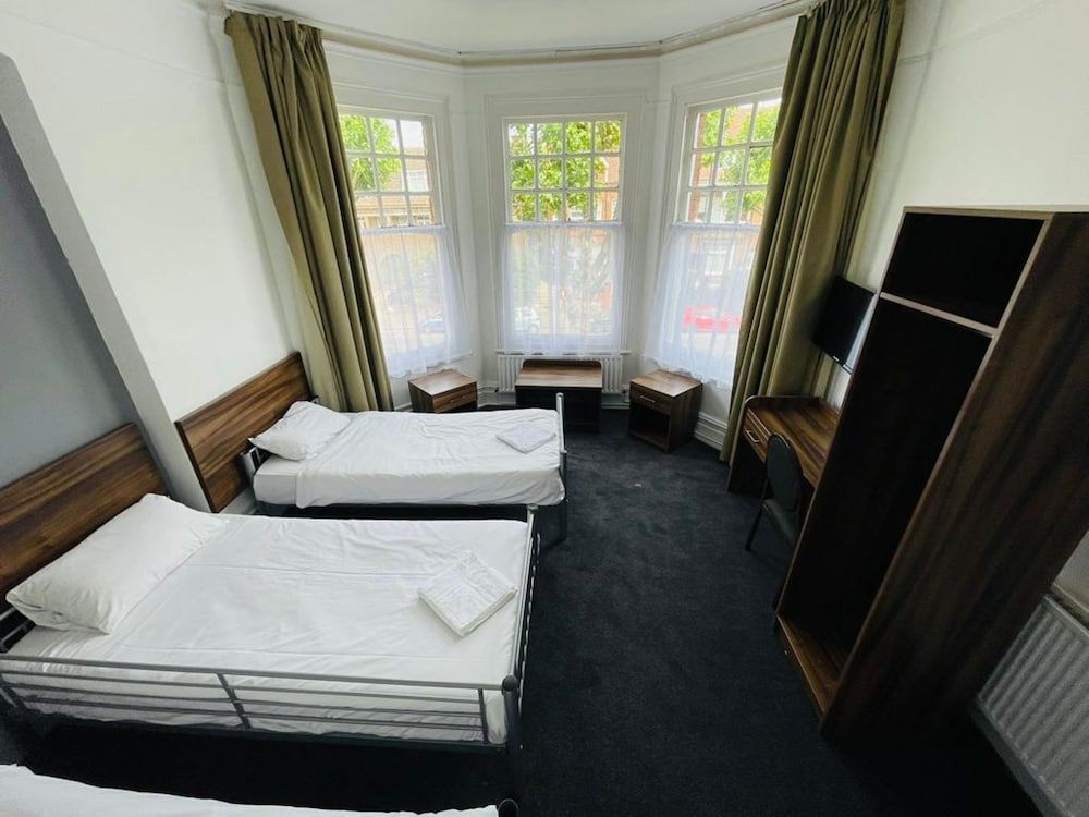 undefined OYO National Hotel 8