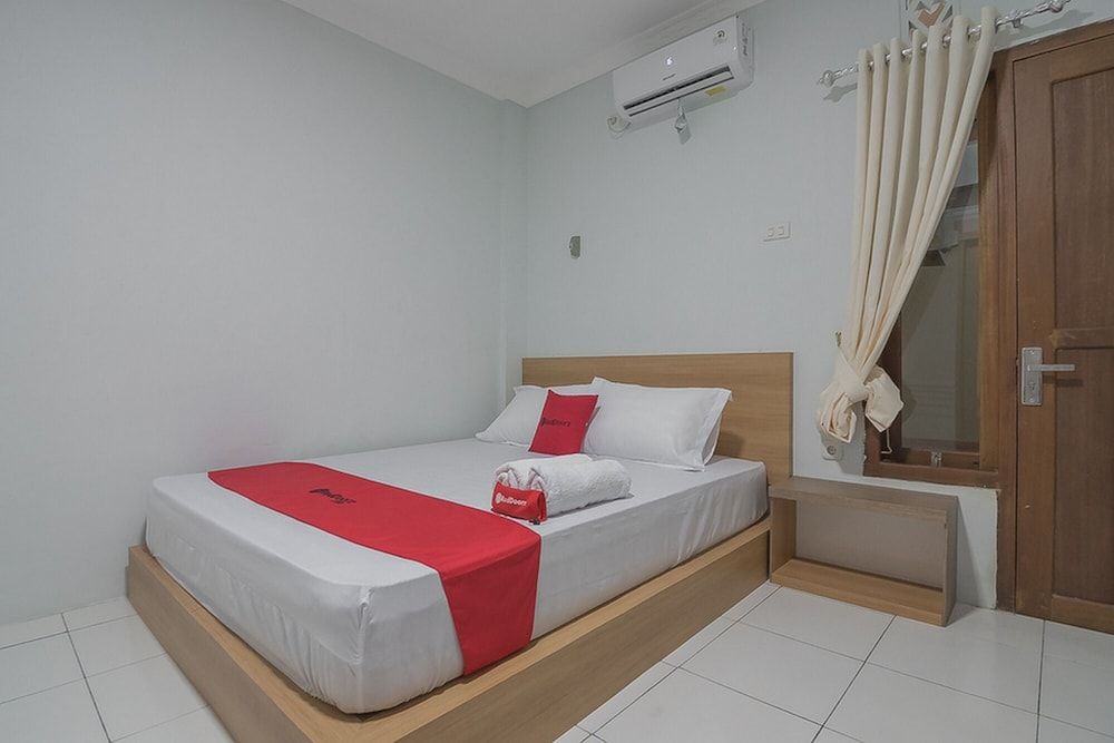 Double Room (RedDoorz)