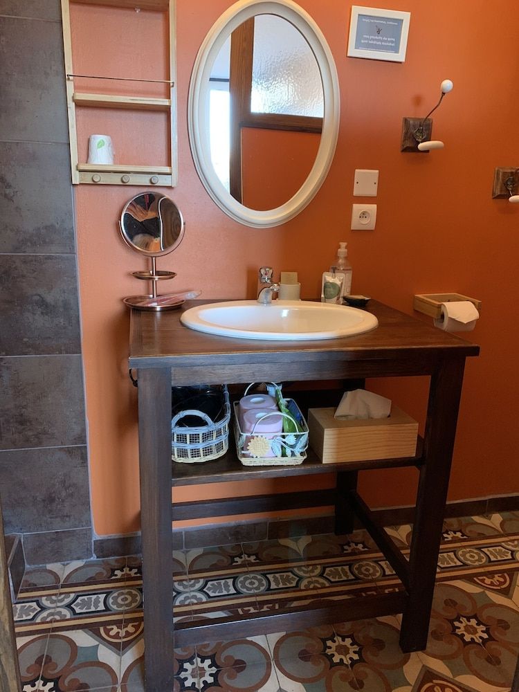 Lo Componaïro Comfort Double or Twin Room, Ensuite (Denise 1 er étage) 6